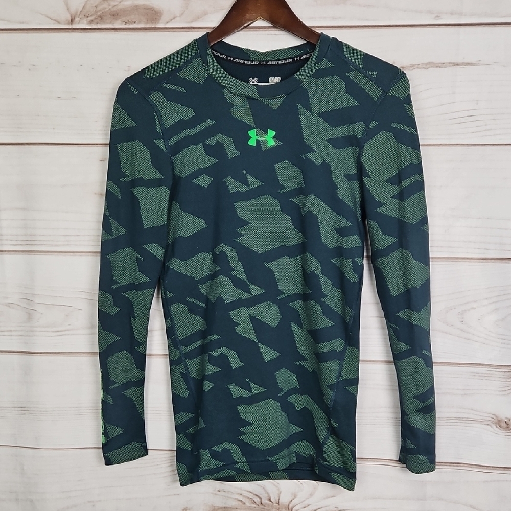 Under Armour Men's Long Sleeve in Green and Black Camo - Small